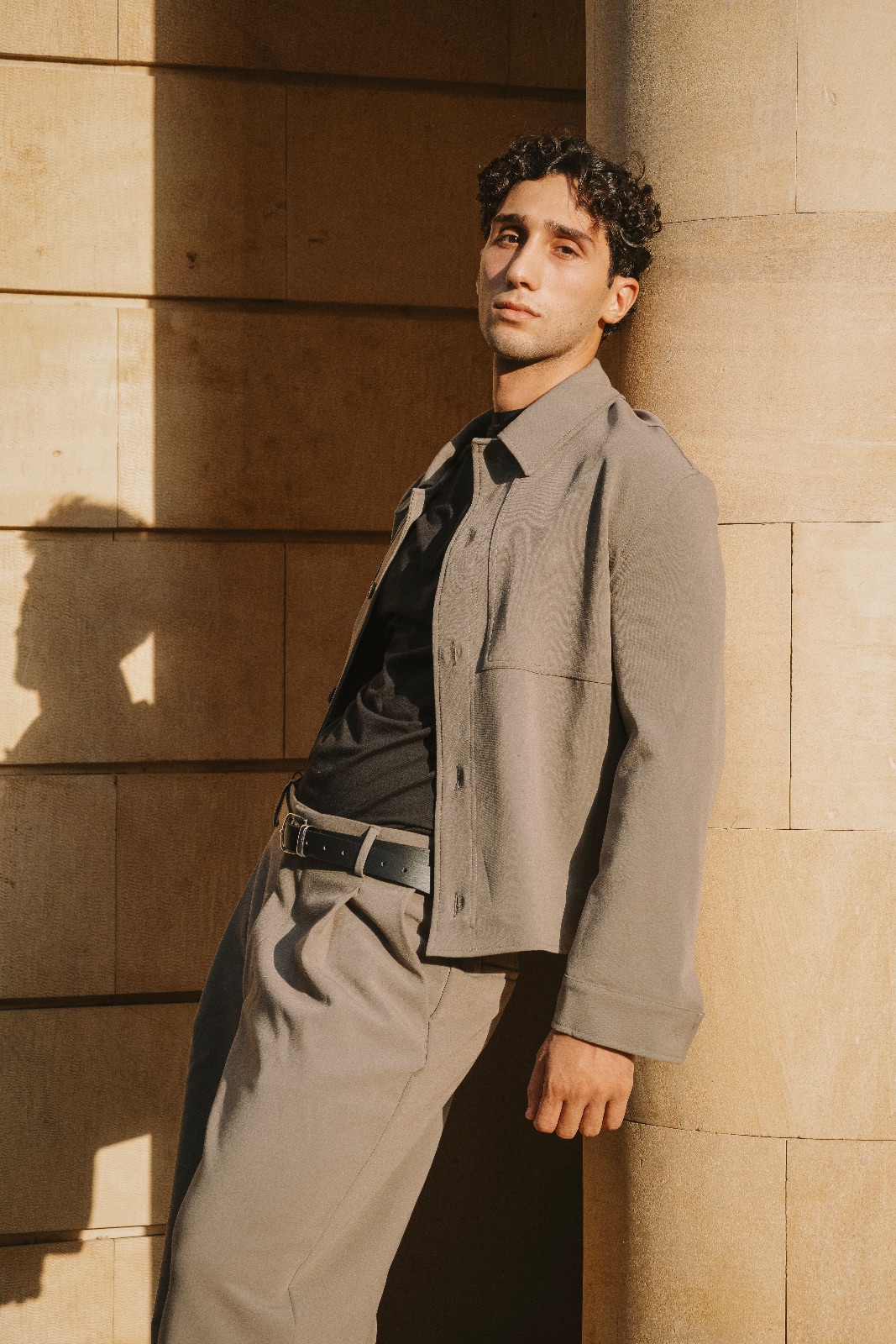 Tony — Revue Management model, photo 3